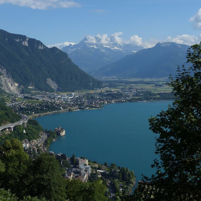 The end of the lake seen from above Territet